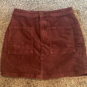 💚 3/$15 Billabong maroon corduroy skirt